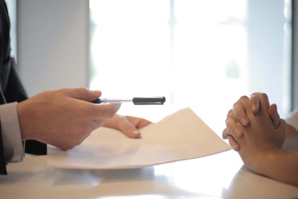 L’importance des clauses de vos contrats face aux changements de circonstances